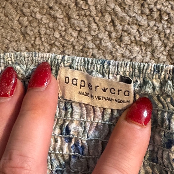 Paper Crane Floral Smocked Ruffle Sleeve Top. Size Medium - Picture 4 of 7